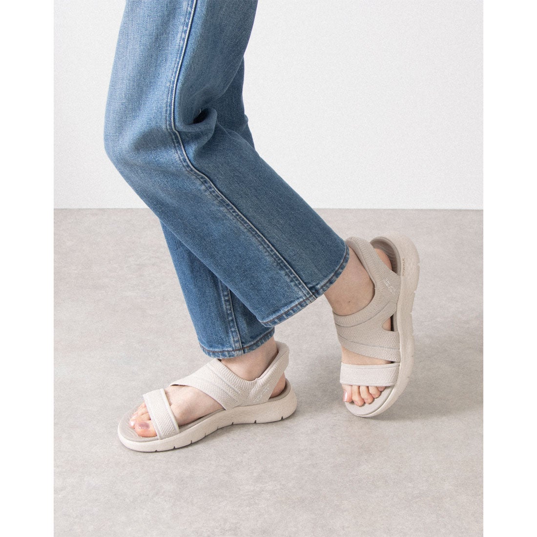 スケッチャーズ SKECHERS SLIP-INS:GO WALK FLEX SANDAL-ENTICING