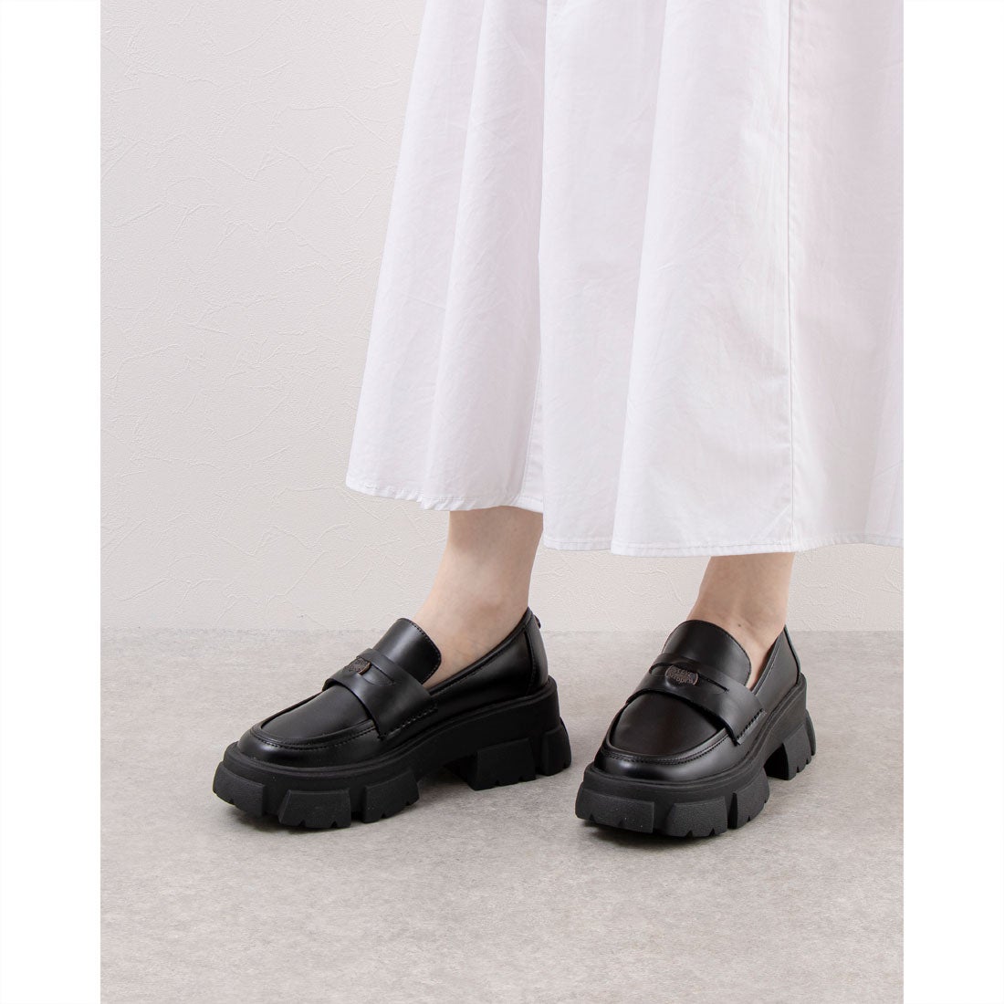 スティーブ マデン STEVE MADDEN 厚底コインローファー （ブラック