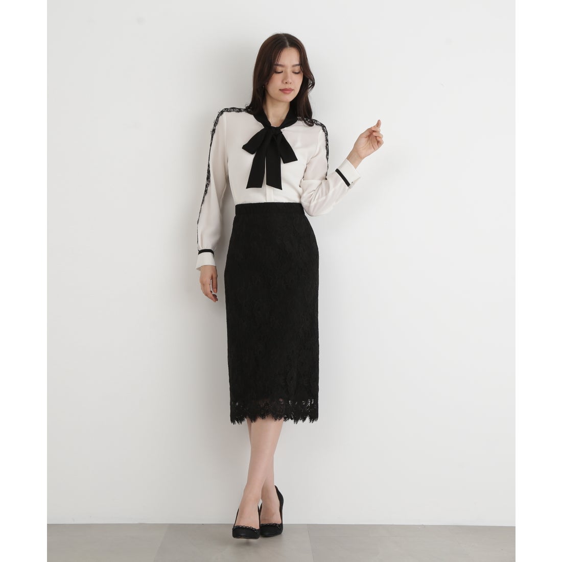 PINKY & DIANNE レースコンビバイカラーリボンブラウス エクリュ1