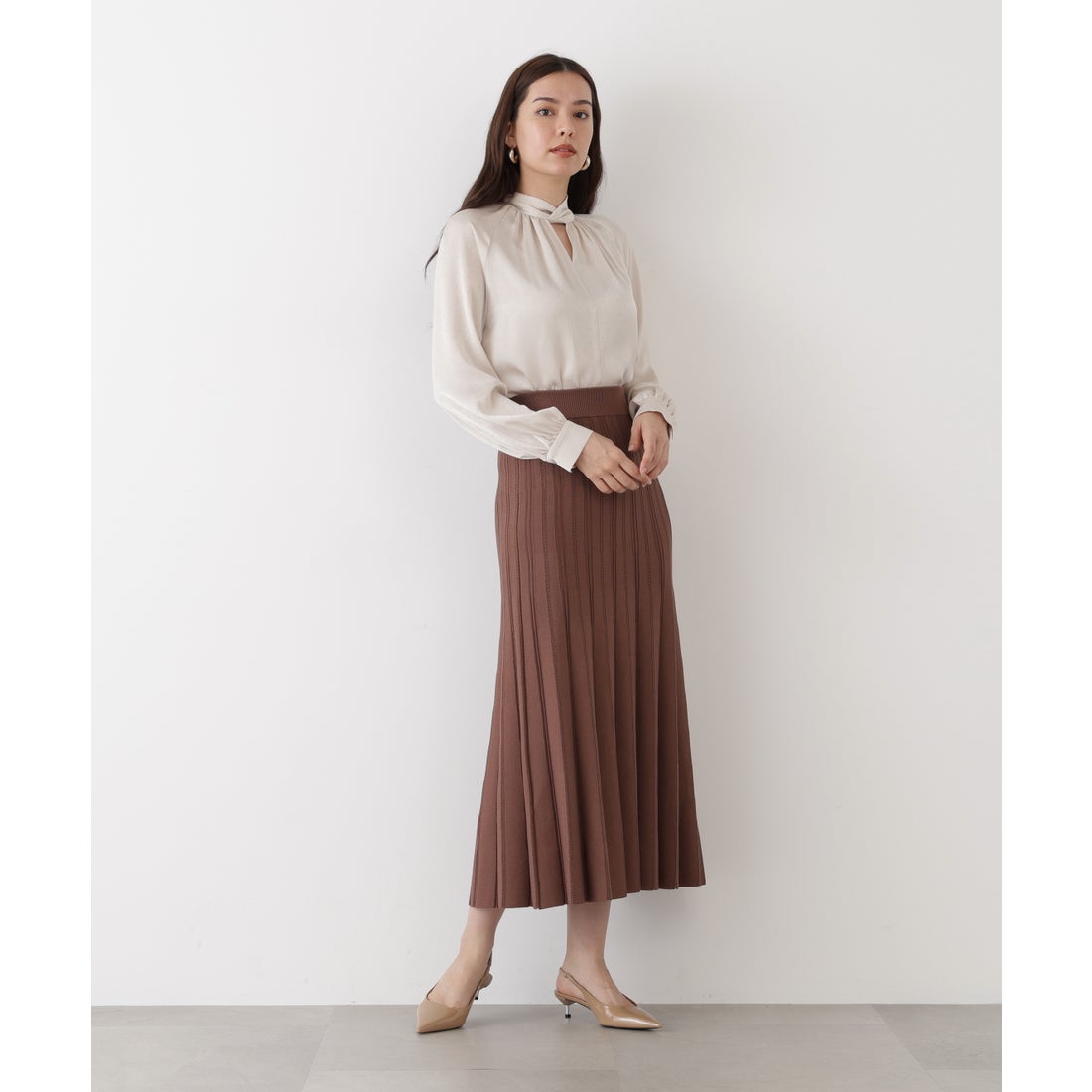 PINKY & DIANNE ◇ギャザーネックドットジャガードブラウス ベージュ