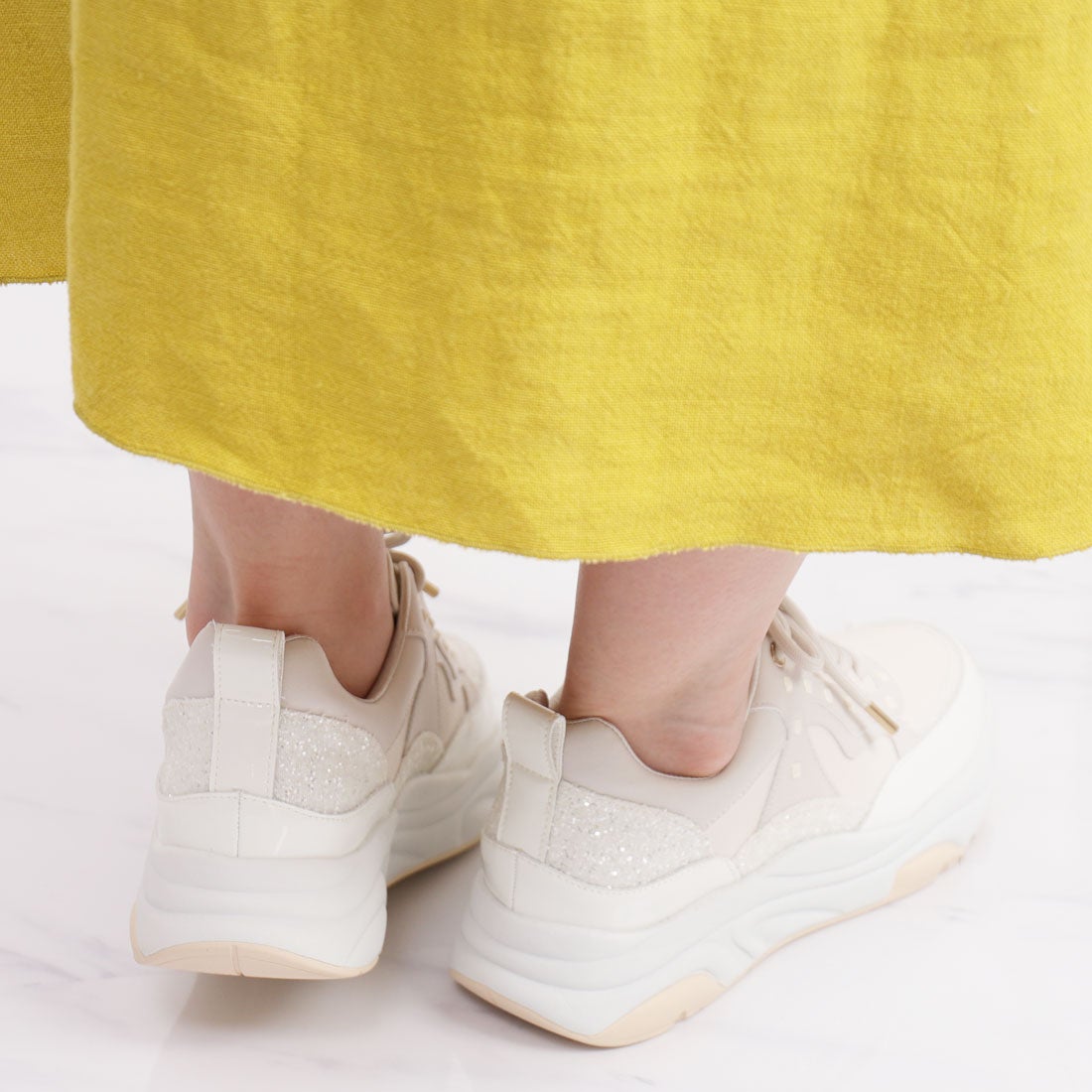 プラスダイアナ ＋diana スタッズダッドスニーカー （アイボリー人工