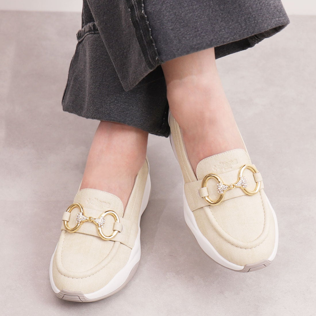 プラスダイアナ ＋diana カジュアルビットローファー （アイボリー人工