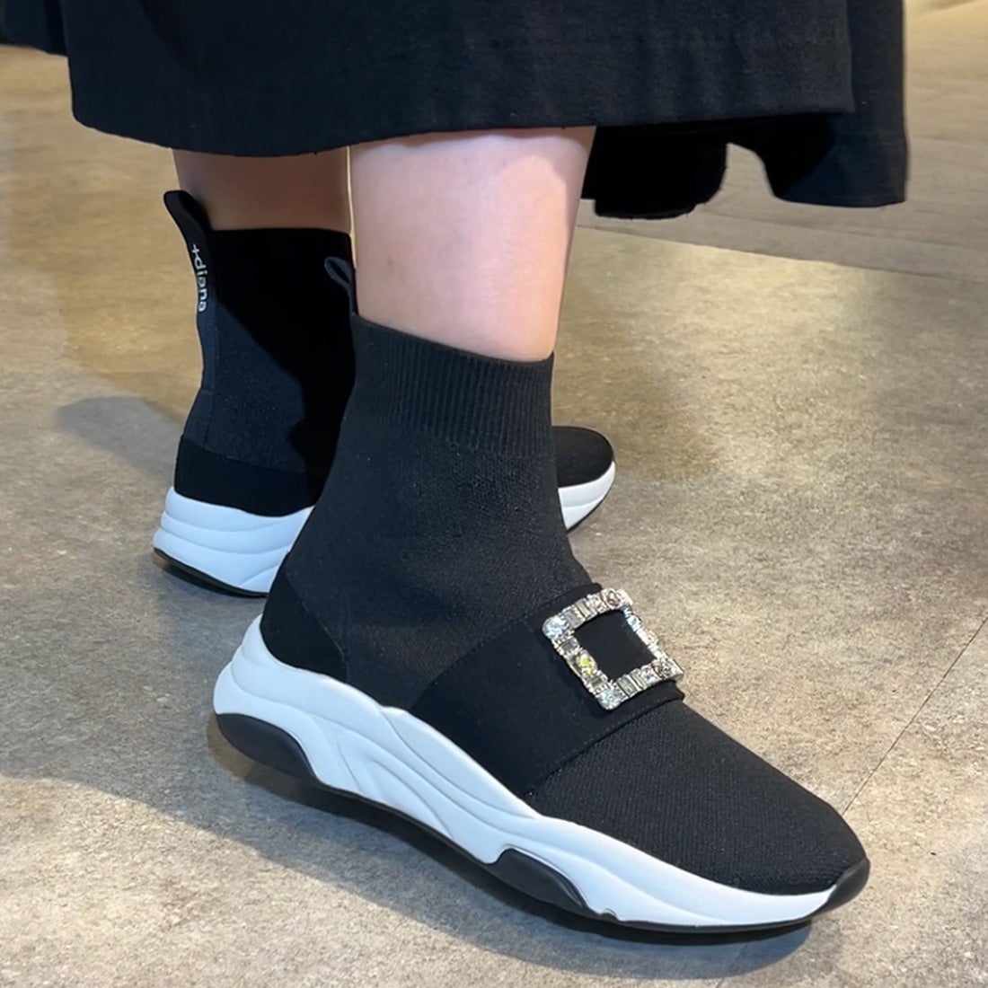 プラスダイアナ ＋diana 【ミドル丈】クリスタルバックル ニット