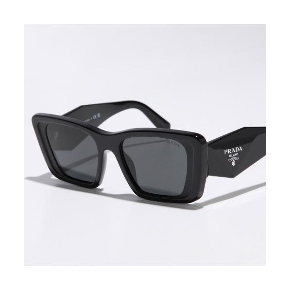 プラダ PRADA PRADA サングラス SPR 08Y キャットアイ型トライアングル