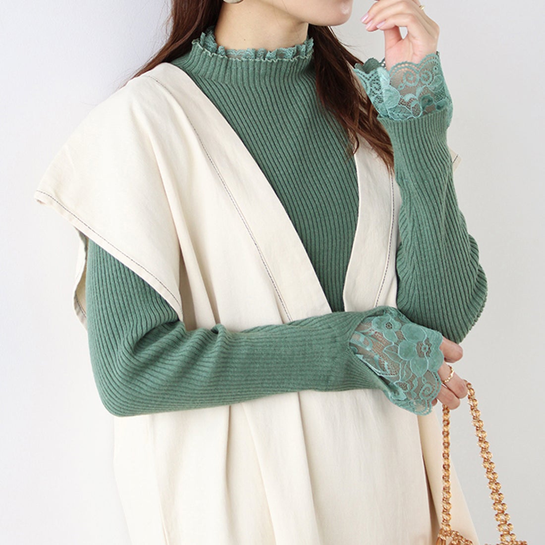 ジーラ GeeRA レース付ハイネックリブニットトップス （オフホワイト