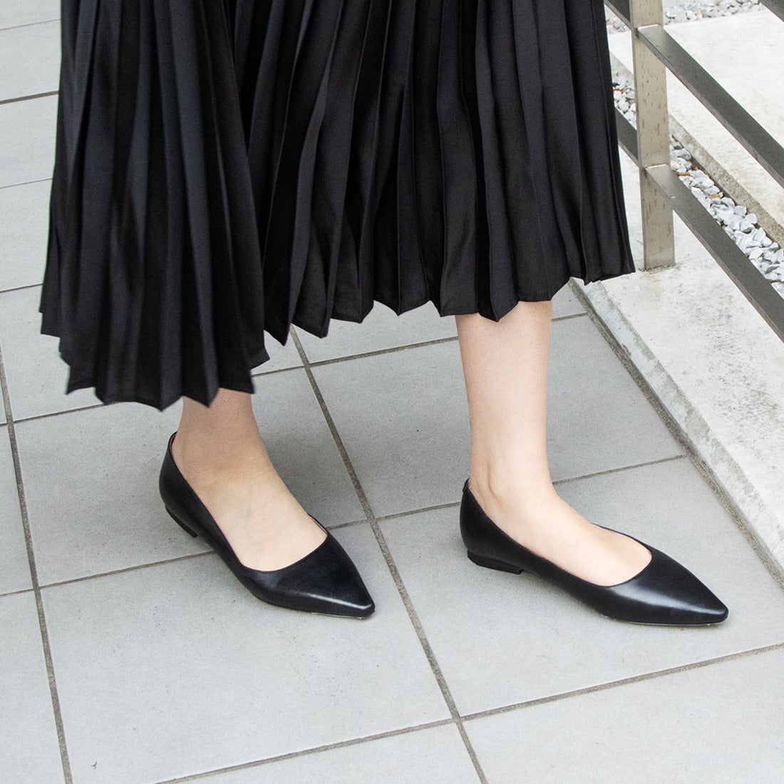 リザード ReZARD カーフレザーフラットパンプス （ブラックスムース