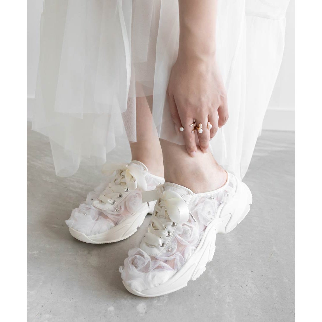 ランダ RANDA フラワービジュースニーカーミュール （IVORY