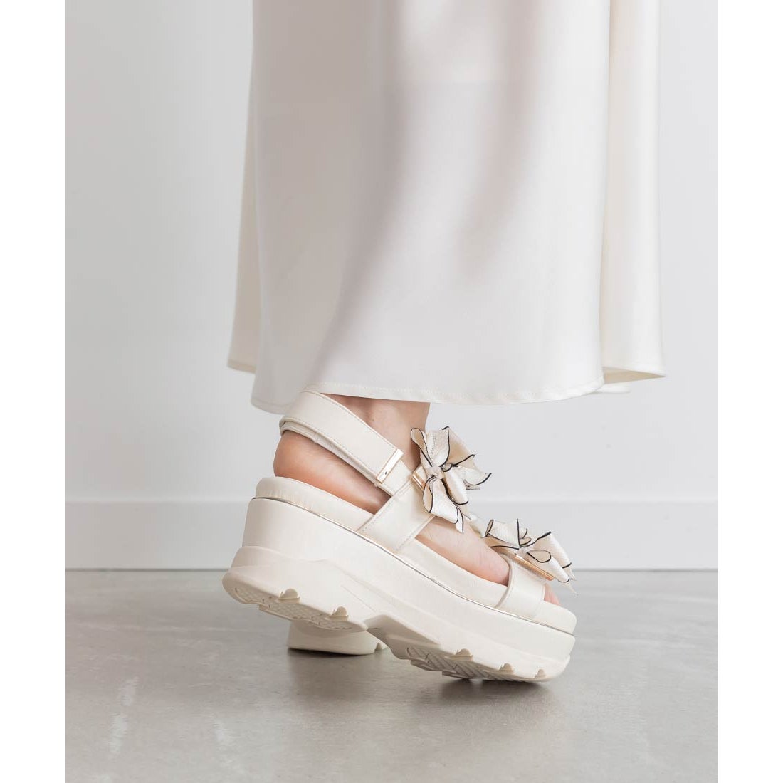 ランダ RANDA ミニリボン厚底スポーツサンダル （IVORY） -靴