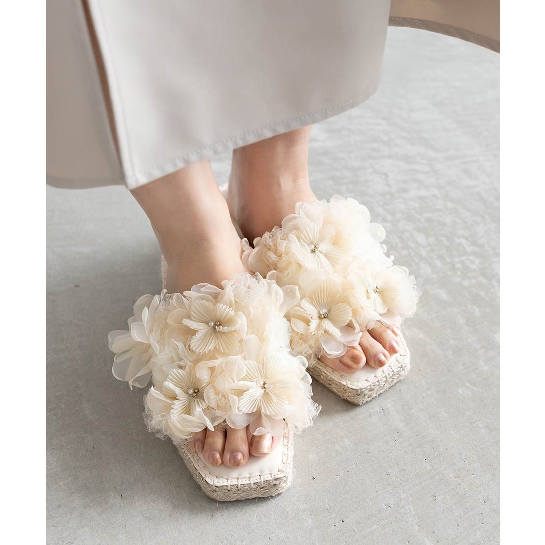 ランダ RANDA シフォンフラワーミュールサンダル （IVORY） -靴