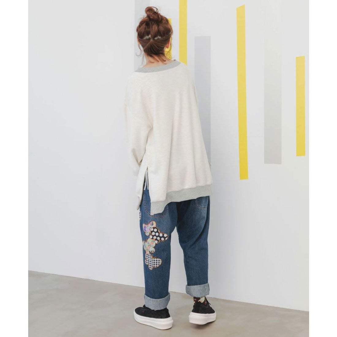 スカラー ScoLar 蝶刺繍アップリケデニムパンツ （ネイビー） -靴