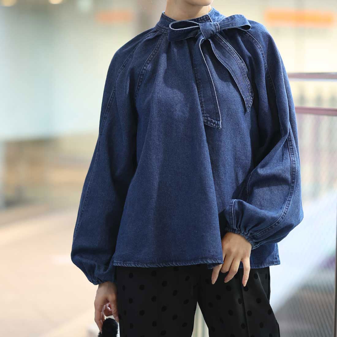 サワアラモード Sawa a la mode 顔周り華やぐデニムボウタイブラウス