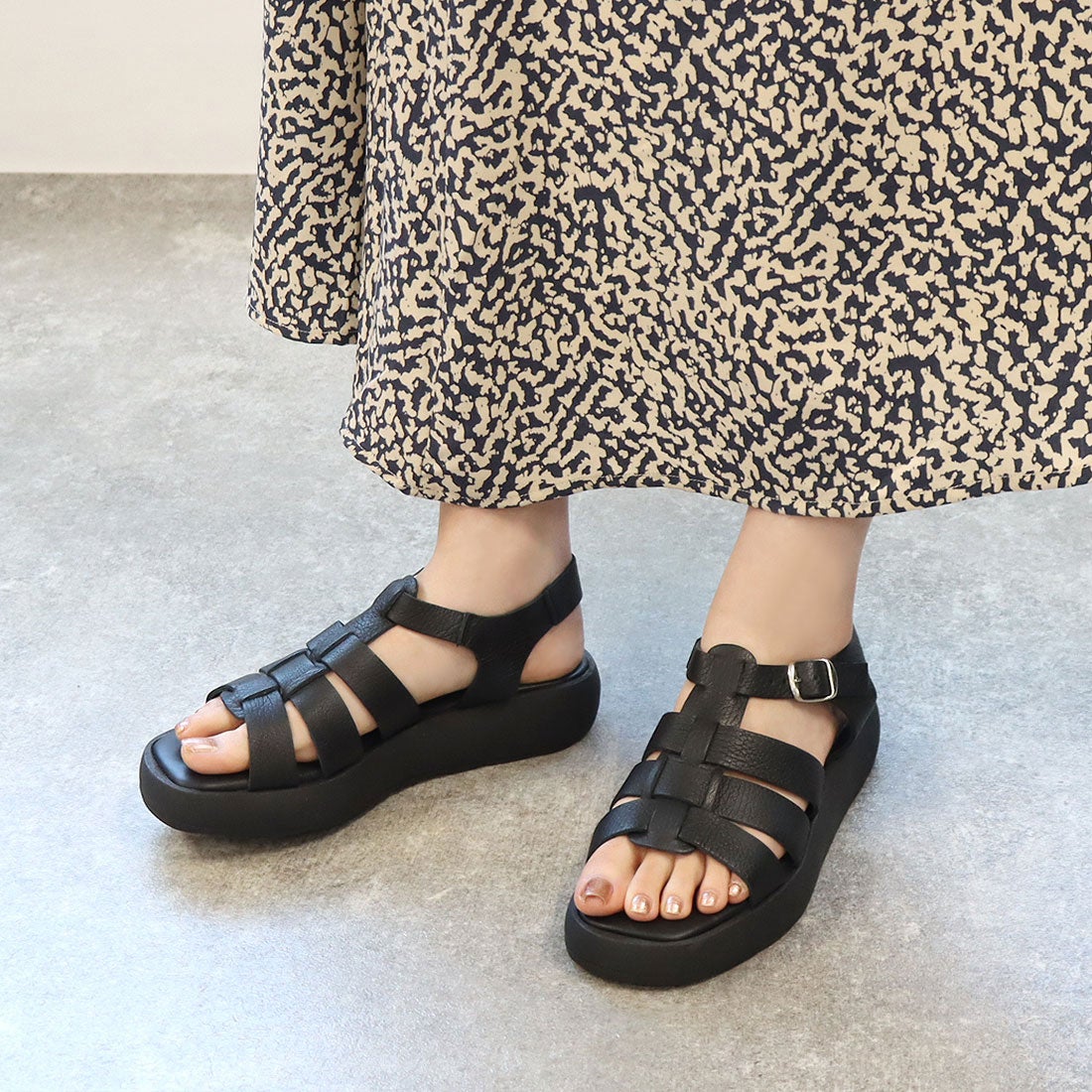 ウィカース Wikers ソフトスクエアトウ厚底グルカサンダル （ブラック