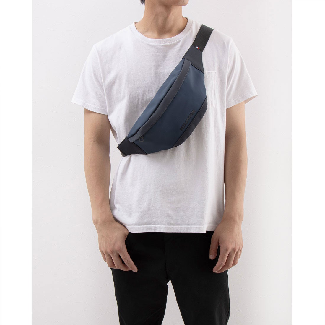 トミー ヒルフィガー TOMMY HILFIGER モノタイプボディバッグ （カーキ