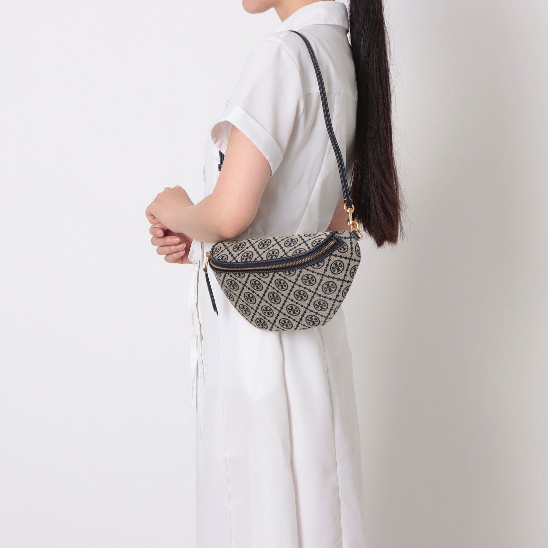 トリーバーチ TORY BURCH Tモノグラム ベルトバッグ （Tory Navy