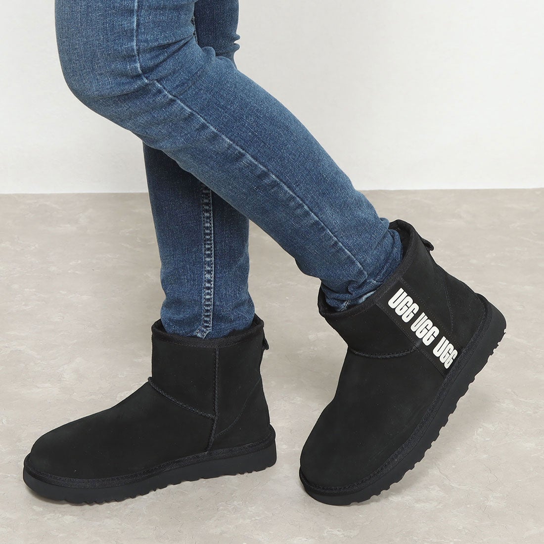 アグ UGG ☆クラシックミニサイドロゴムートンブーツ CLASSIC MINI