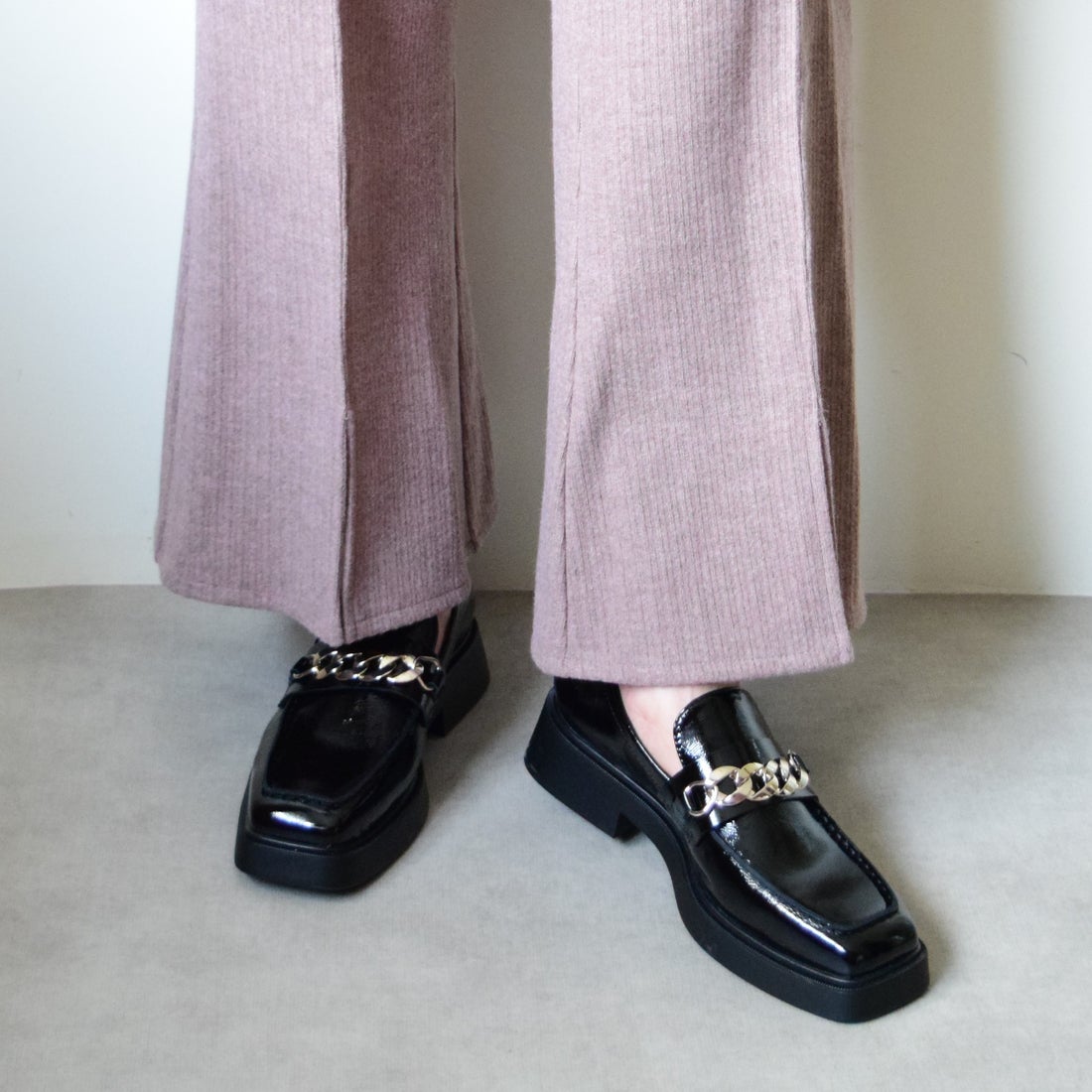 ヴァガボンド VAGABOND スクエアトウメタルチェーンローファー