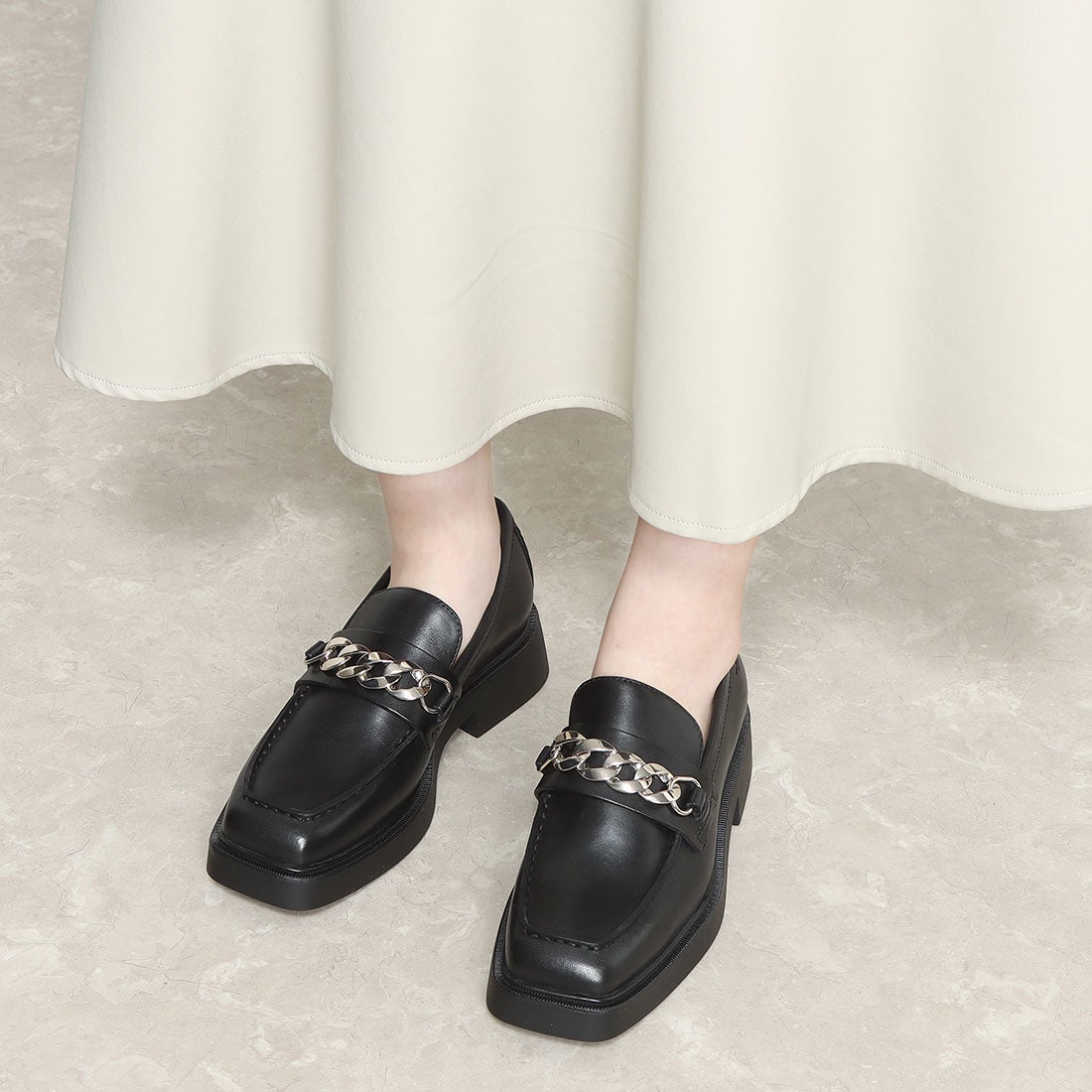 ヴァガボンド VAGABOND スクエアトウメタルチェーンローファー