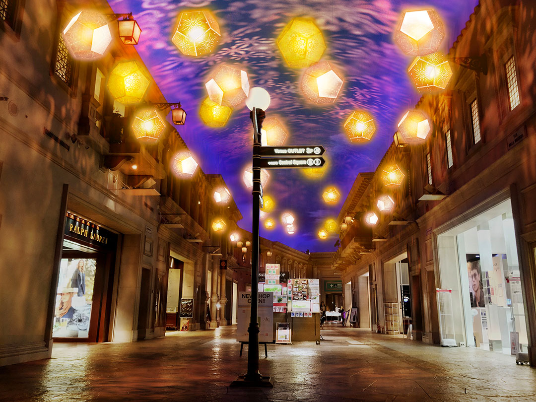 ステンドグラスと雪の結晶が幻想的☆3つの光の世界が中世ヨーロッパの