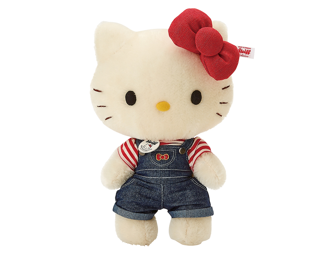 ハローキティがテディベアみたいにちょこんとお座り♡ 誕生45周年記念