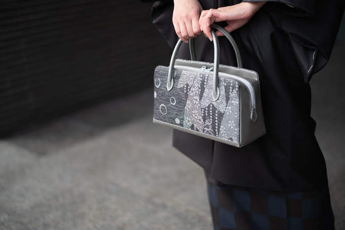 しぼ織の利休バッグ】アールヌーボー葡萄柄｜京都西陣・となみ織物/仙