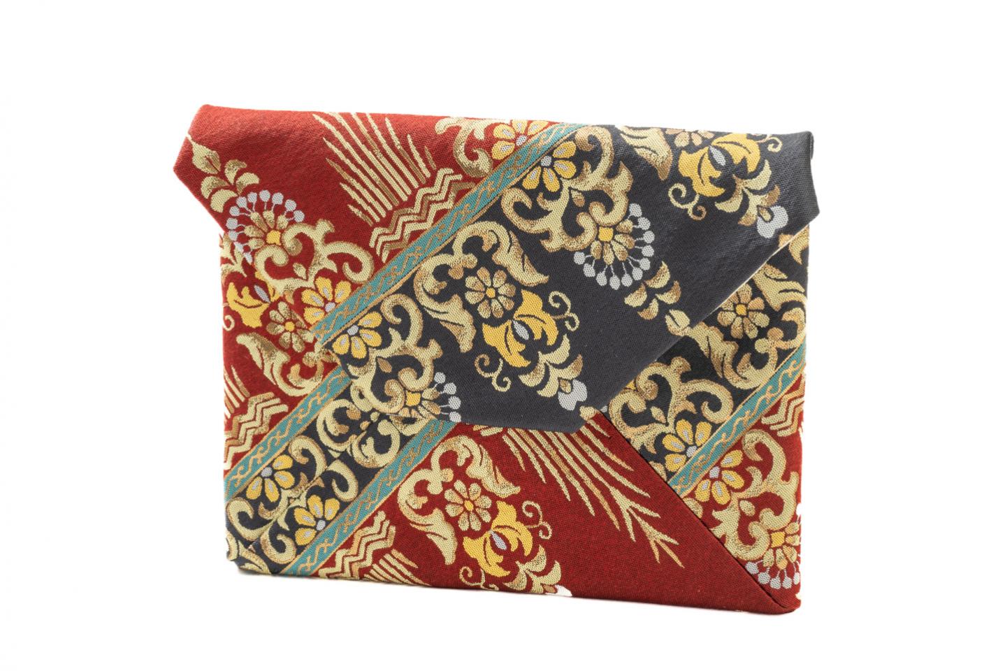 紹巴織の数寄屋袋】シルクロード文様(臙脂色)| 仙福屋宗介