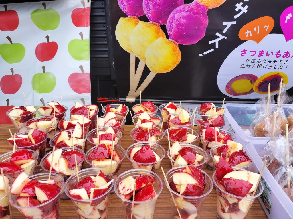 りんご飴のキッチンカー登場！ | 宣真高等学校