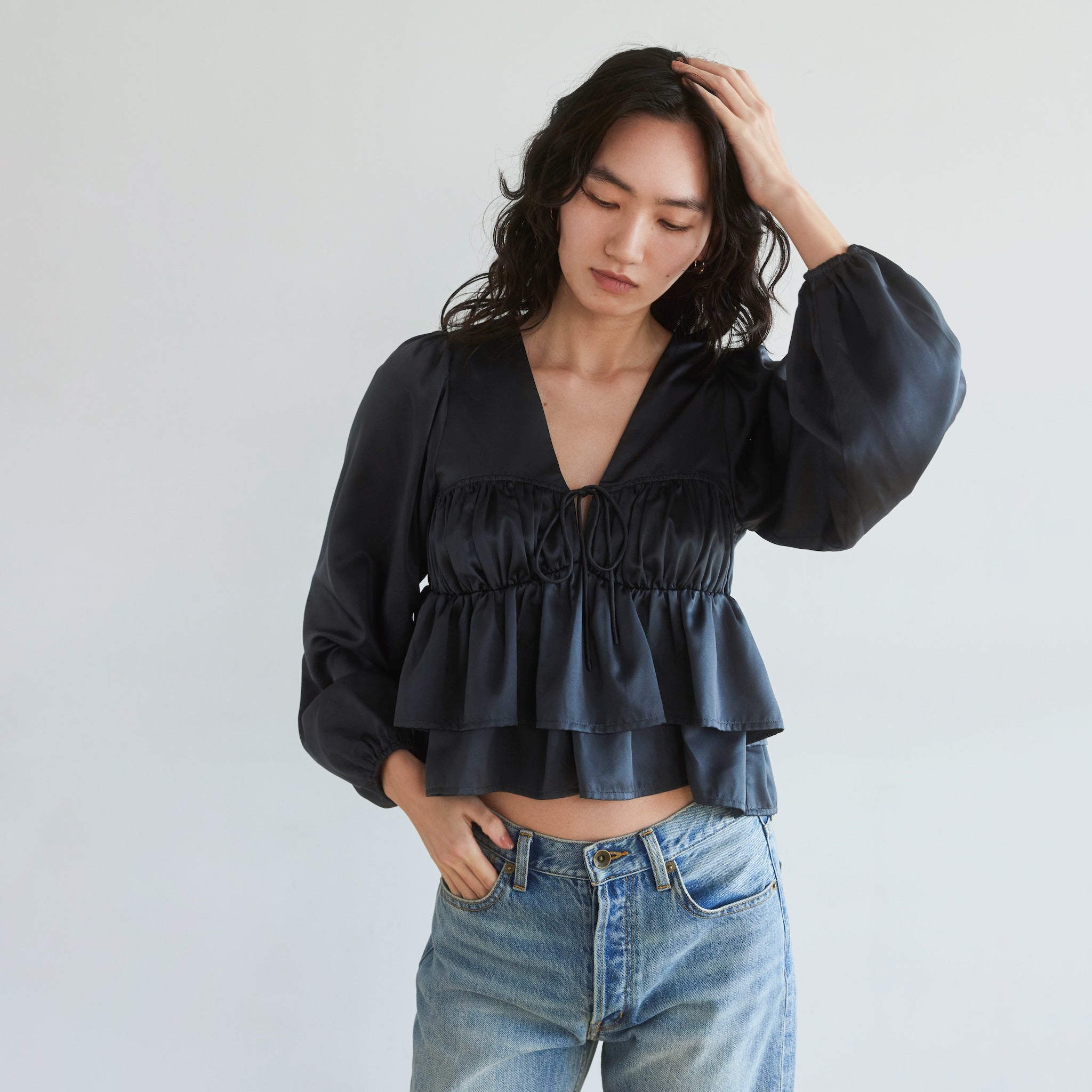 マットSatinカップLayeredトップス