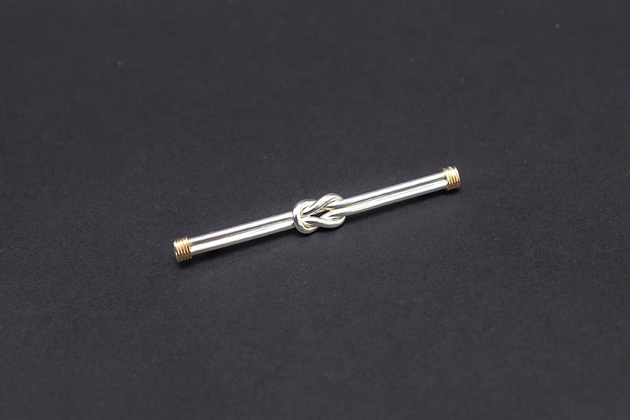 ティファニー ノット ピンブローチ（スターリングシルバー×14金）を