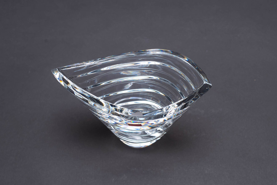 バカラ ウェーブ フラワーベース（22cm）を買い取りました｜ブランド