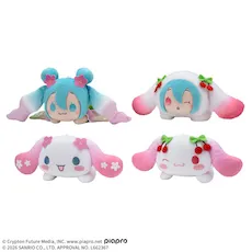 初音ミク×シナモロール 寝そべり ぬいぐるみ 桜Ver.｜プライズ・くじ