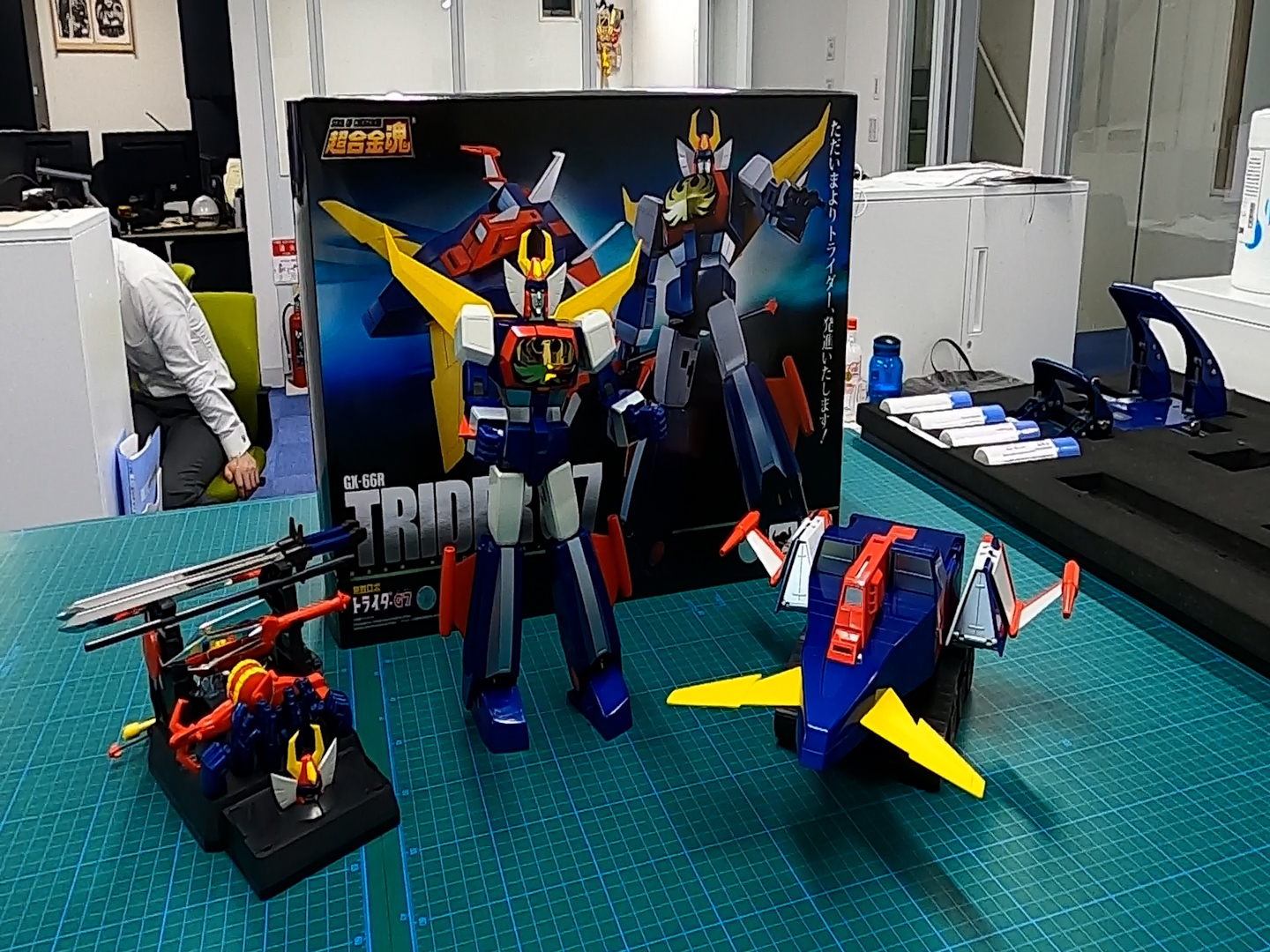 社長のバイブル「無敵ロボトライダ｜お知らせ｜株式会社 青電社