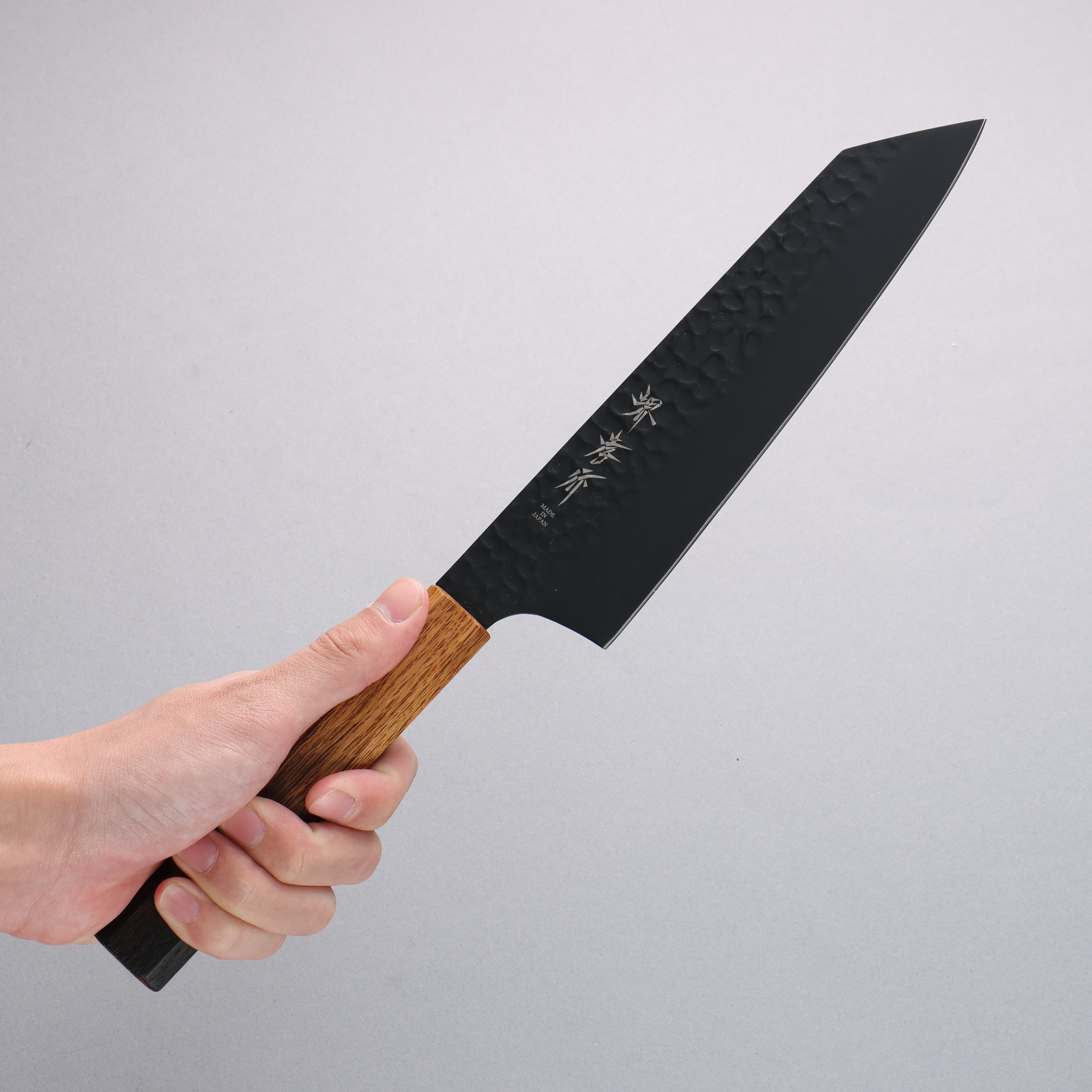 堺 孝行 黒影 V金10号 鎚目 テフロン加工 切付牛刀包丁 190mm 樫焼柄