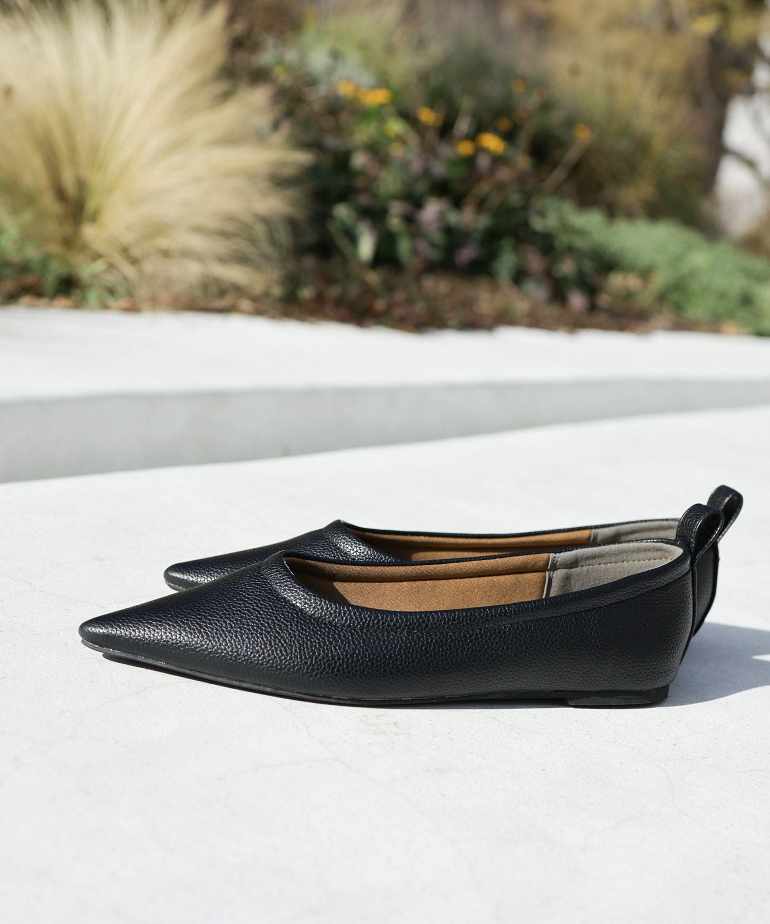 柔らか素材ポインテッドトゥフラットパンプス 一部4月上旬入荷予定