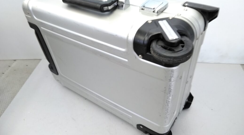 ゼロハリバートン製 キャリーケースのタイヤを交換修理しました