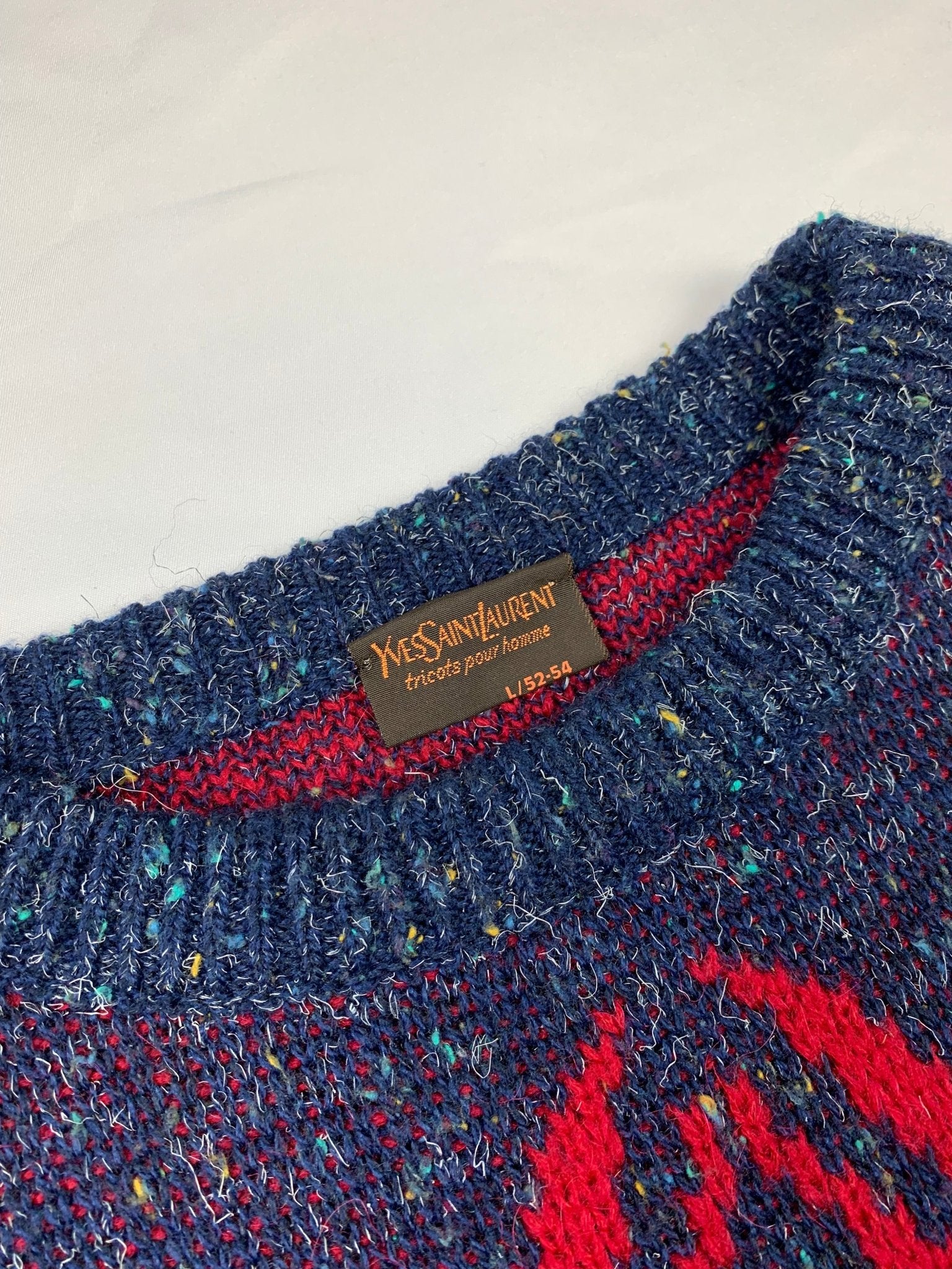 YVES SAINT LAURENT 'TRICOT POUR HOMME' INTARSIA KNIT JUMPER. (52