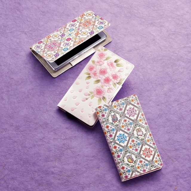 スマートフォンを美しく彩る、春爛漫の文庫革ケース「浅草文庫