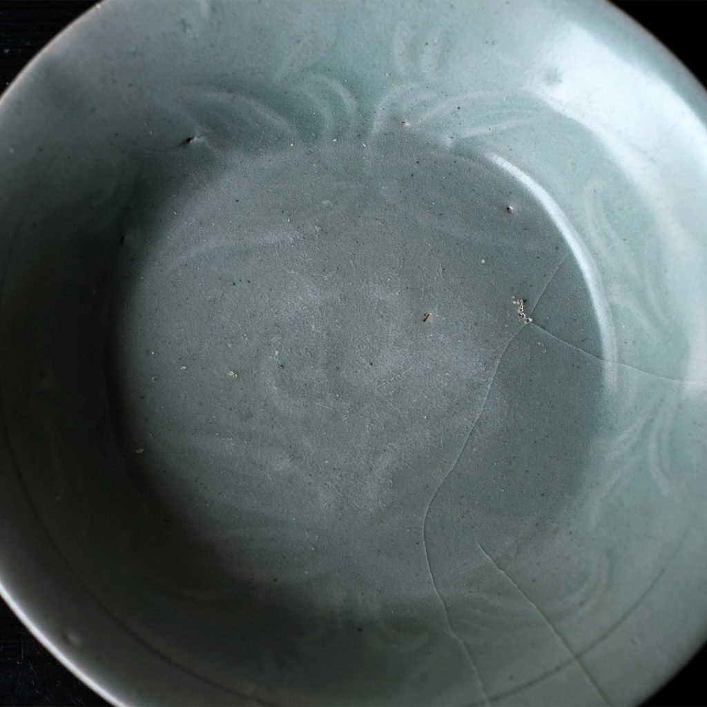 高麗 青磁印花草花文皿 | 骨董と詩学 Antique & Poetics | 蛇韻律