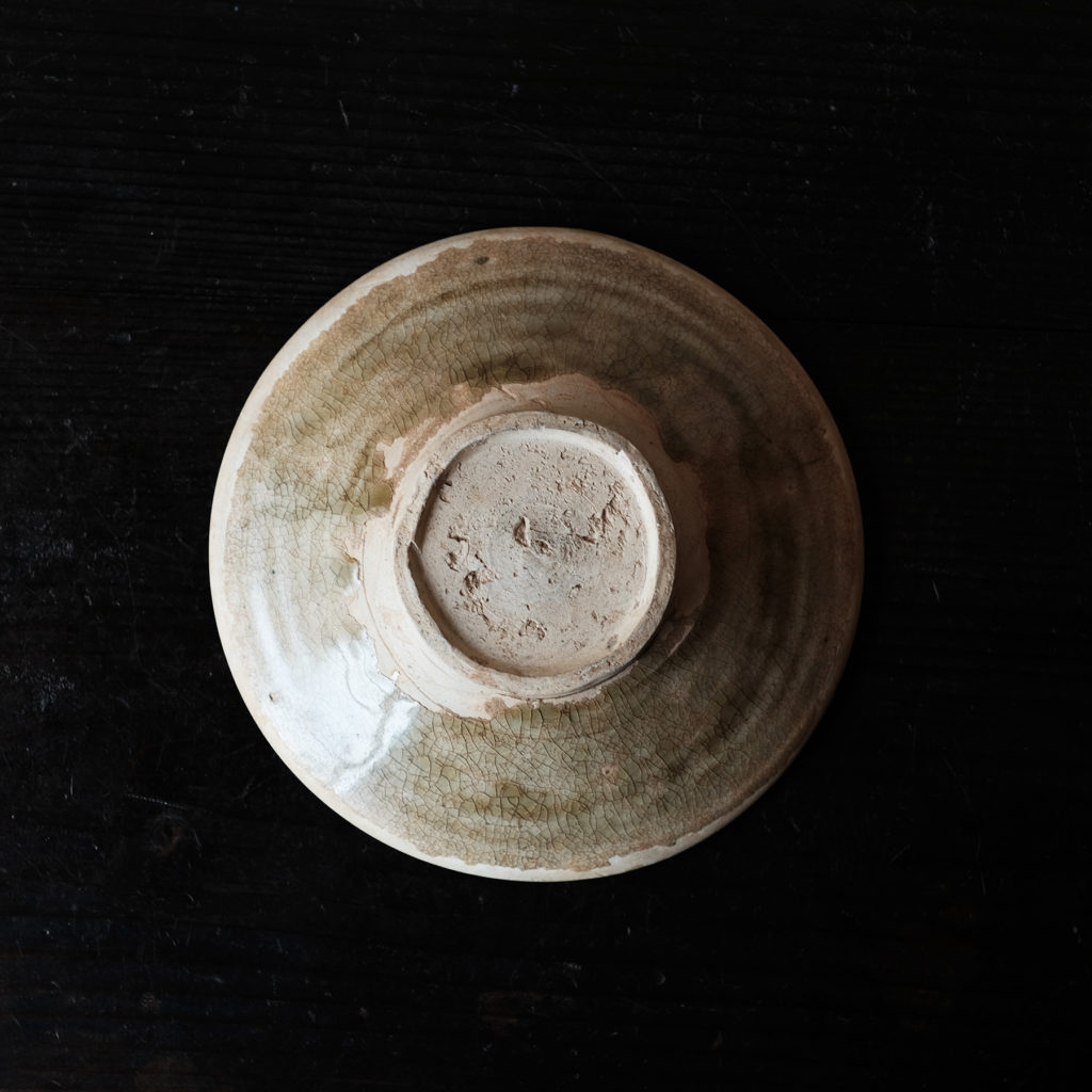 李朝（大越国） 青磁陽刻皿 | 骨董と詩学 Antique & Poetics | 蛇韻律