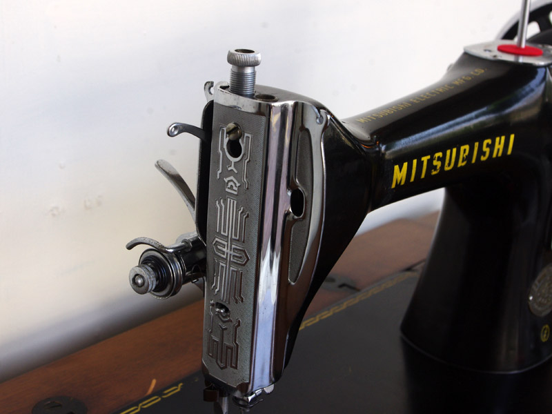 No.575 MITSUBISHI 三菱電機製 家庭用足踏みミシン：アンティーク