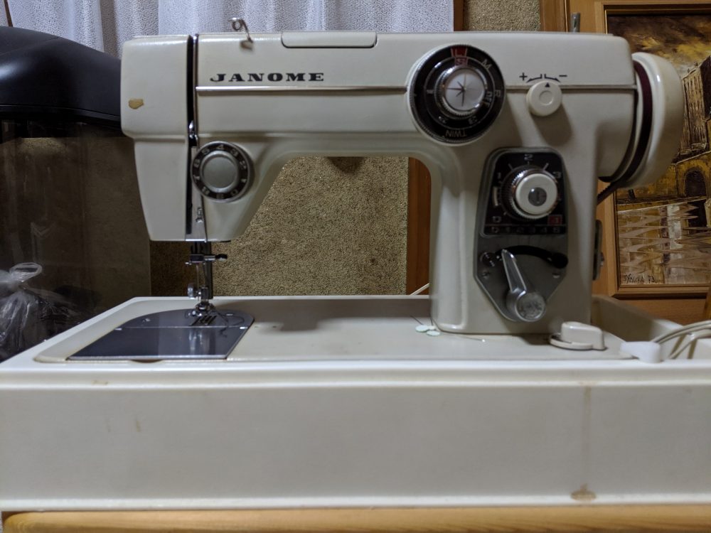 ポータブル型に作りかえたジャノメ「ダイヤルスーパー70」 | ミシンの世紀