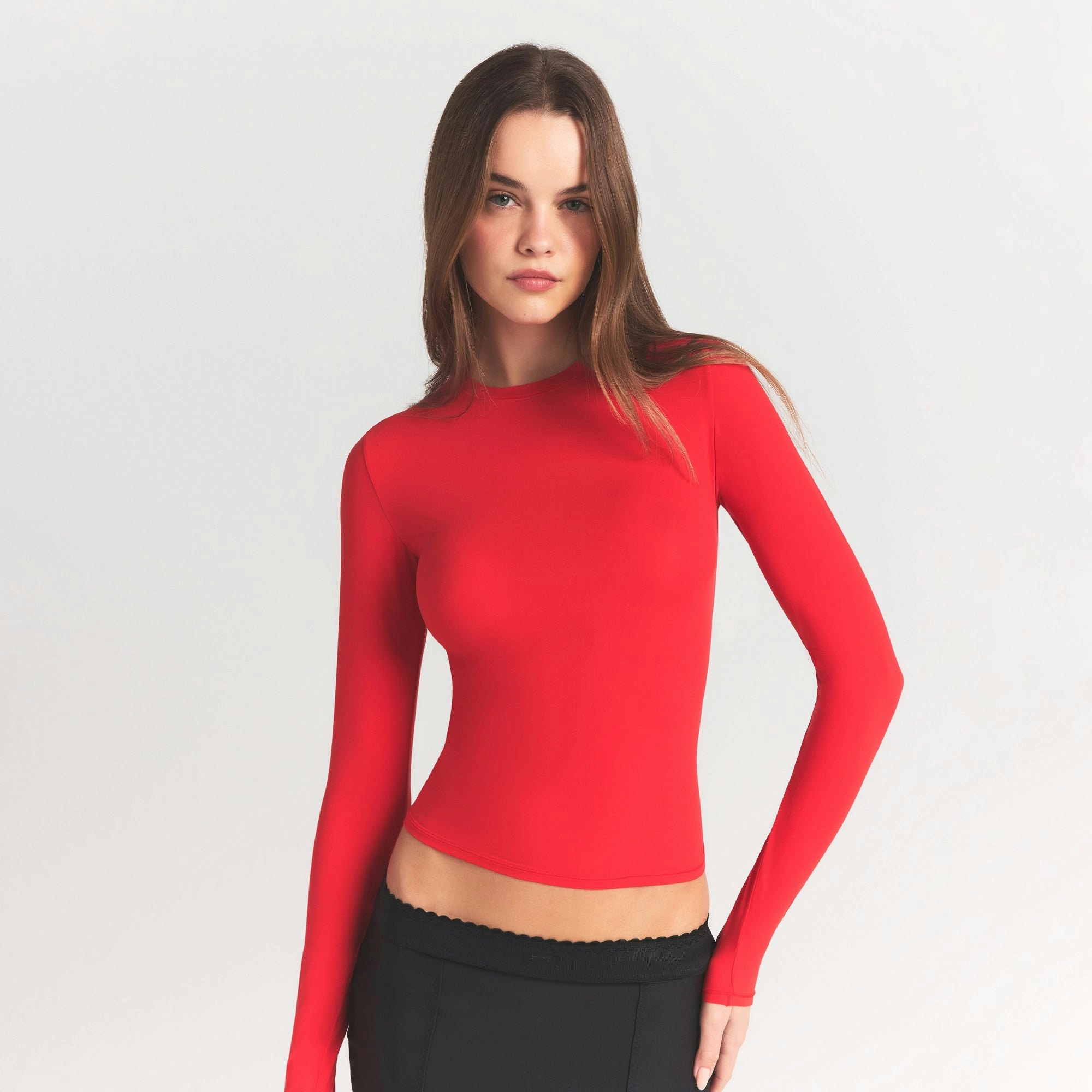 FITS EVERYBODY LONG SLEEVE T-SHIRT | CHERRY | SKIMS