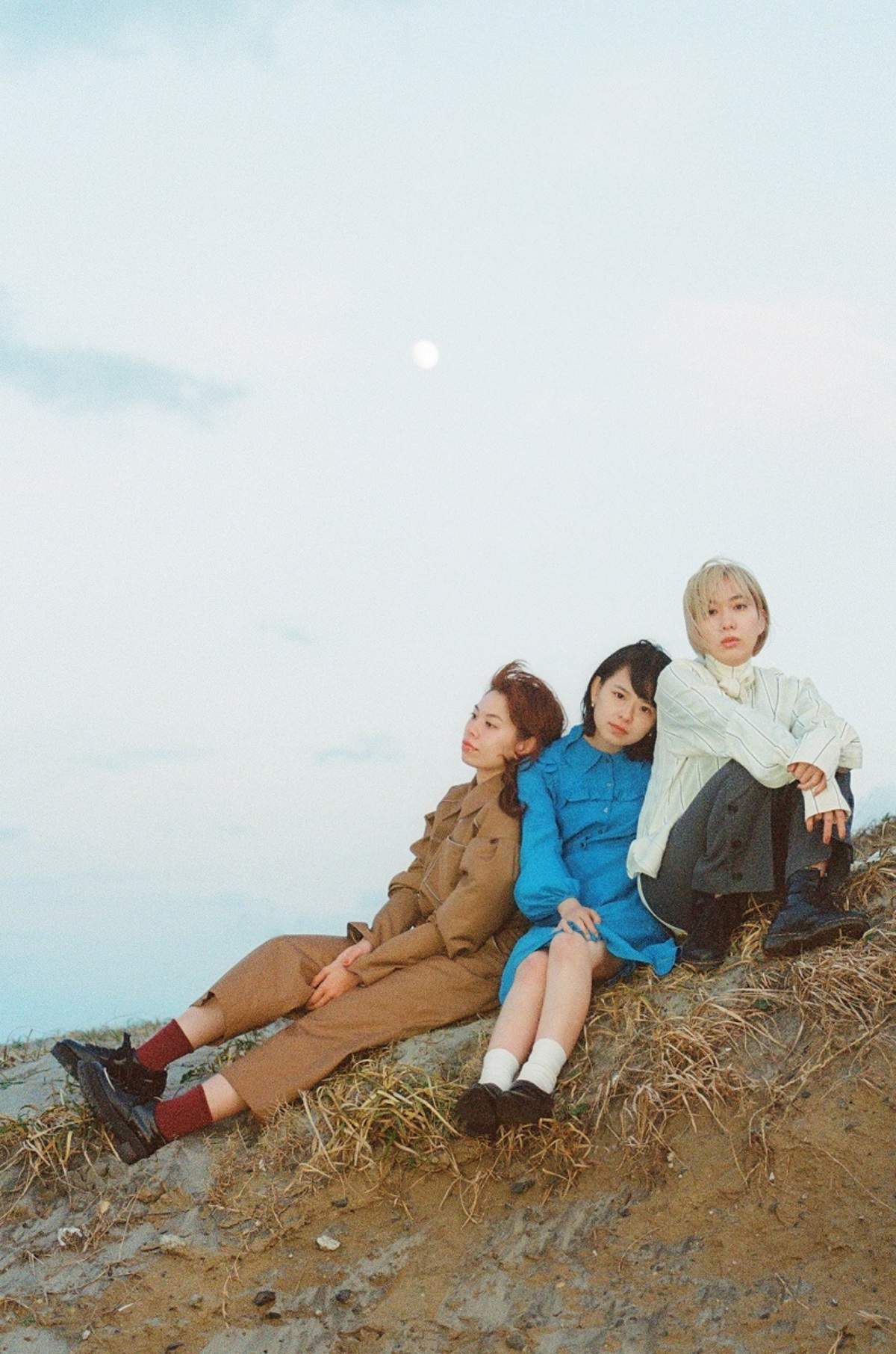 リーガルリリー、たかはしほのか（Vo/Gt）による教会での弾き語り