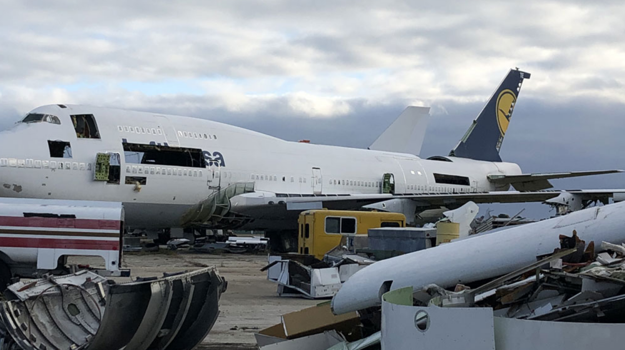 退役したルフトハンザドイツ航空のB747-400型機から作成したバッグタグ