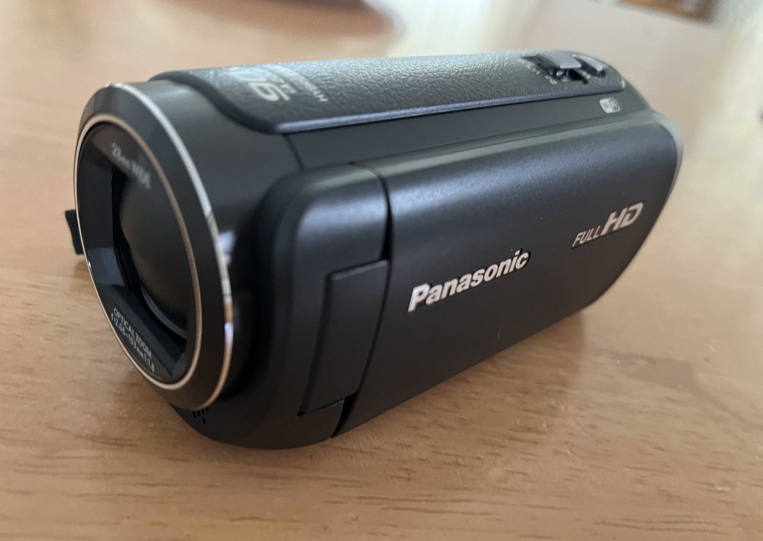 2023年7月に発売されたPanasonicのビデオカメラ「HC-V495M」を使って