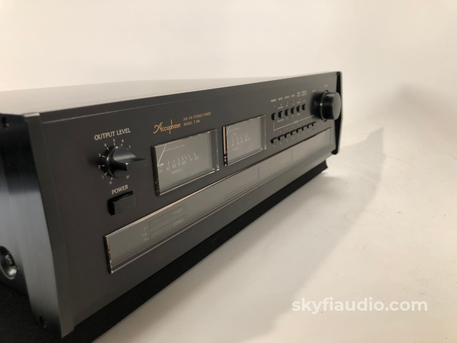 Accuphase T-106 Digital AM-FM Stereo Tuner