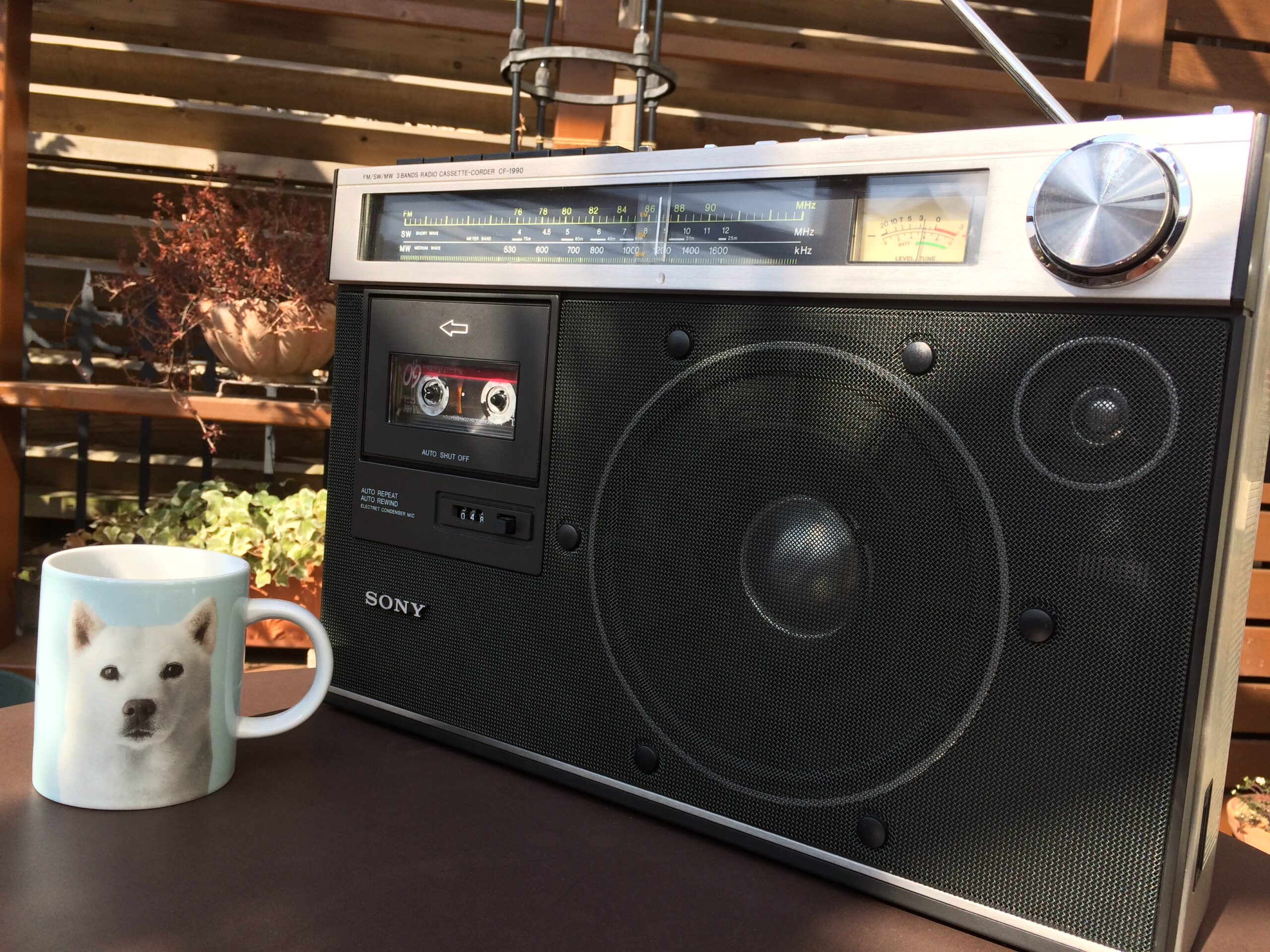 ソニー CF-1990 – 大口径スピーカーを搭載したスタジオシリーズの長兄