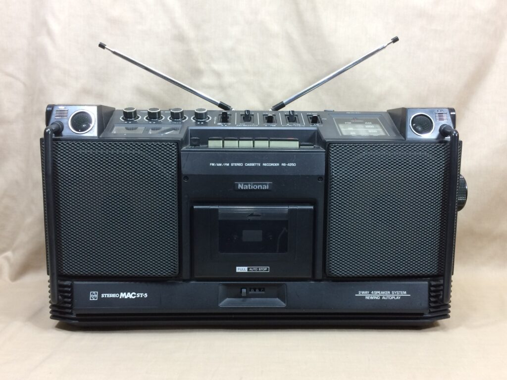 ナショナル RS-4250 – 精かんで個性的なデザインが魅力的 | 【昭和