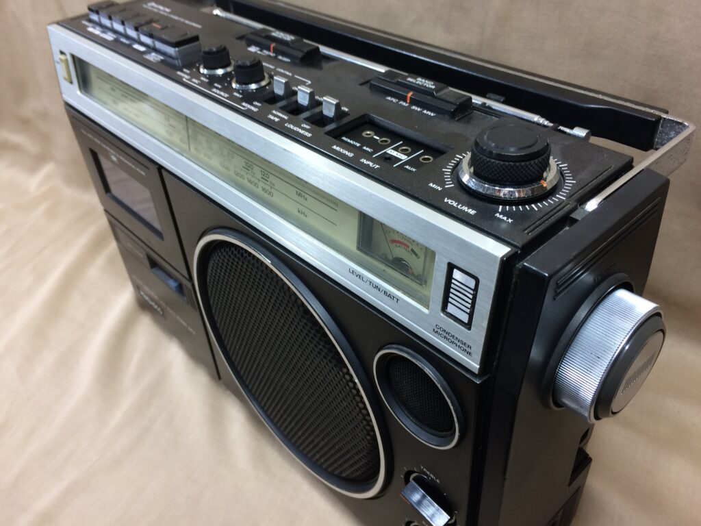 日立 TRK-5240 – 大口径のホワイトコーンを大出力で鳴らす愉悦