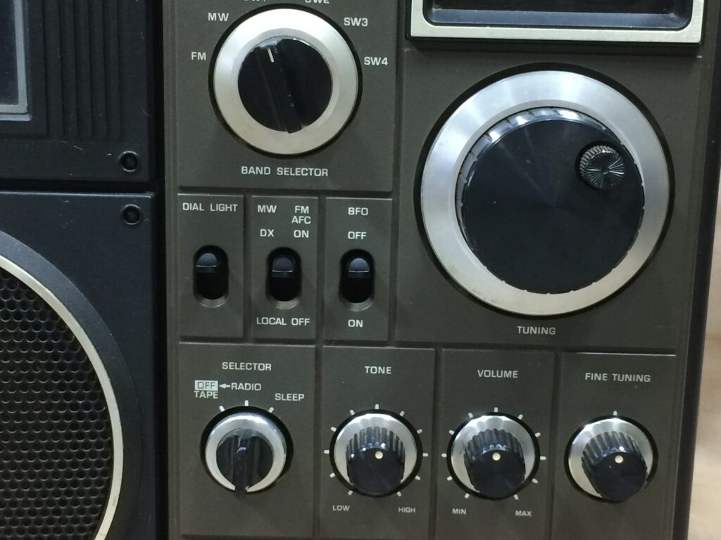 ナショナル RQ-585 – BCLブームを狙った欲張りラジカセ | 【昭和レトロ