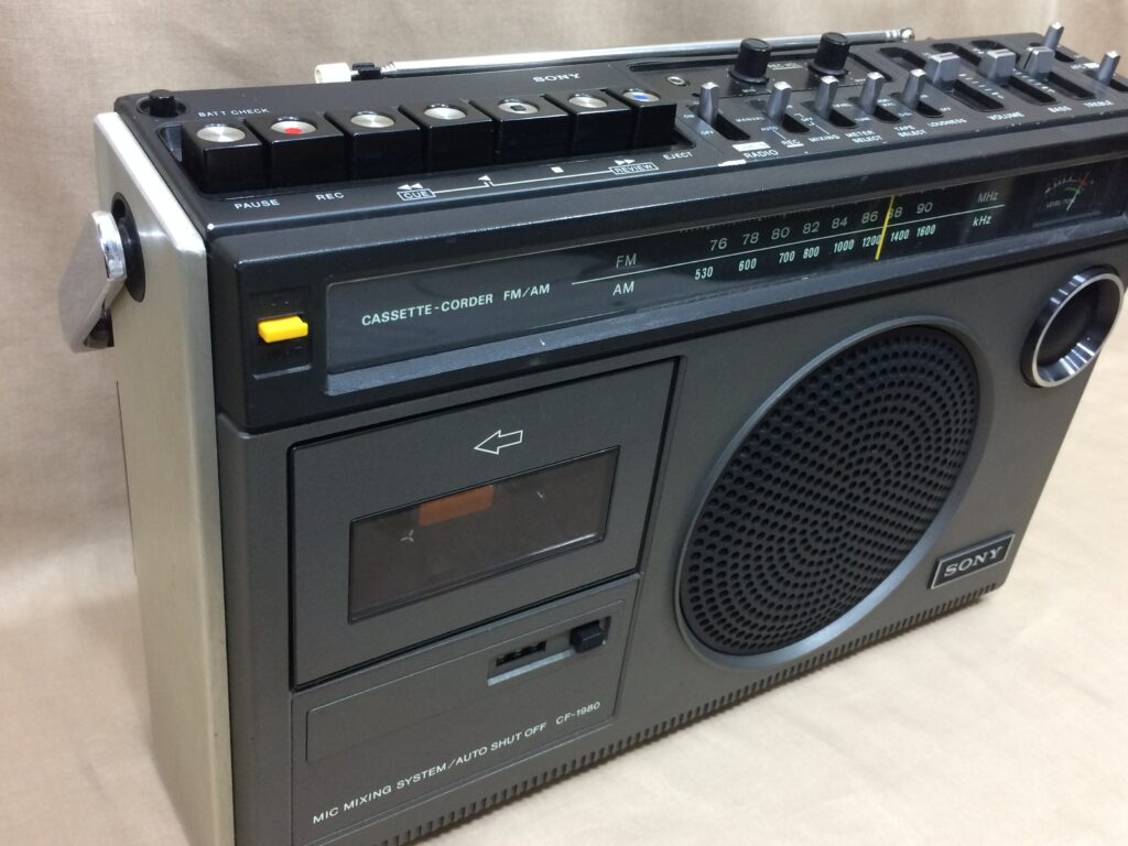 ソニー CF-1980 – モノラルラジカセ名機の初代 | 【昭和レトロ